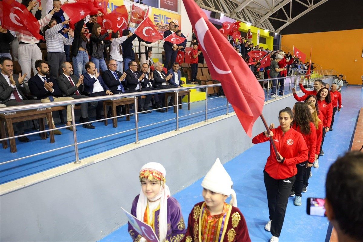 Avrupa Kadınlar Voleybol Şampiyonası Mersin'de Topuğu Patlattı