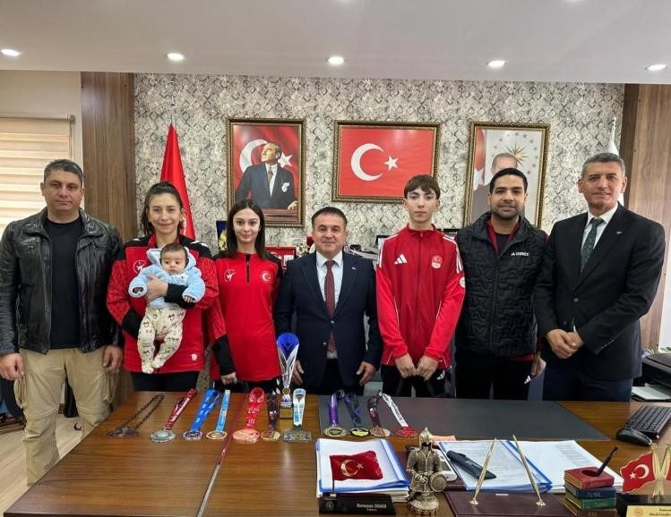 Avrupa üçüncüsü olan sporculara tebrik