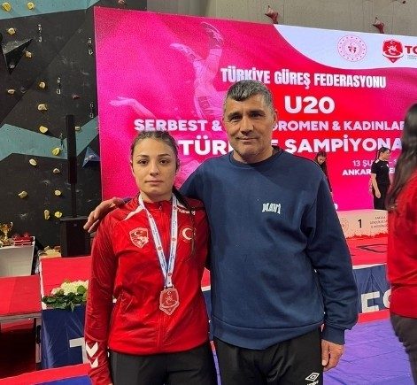 Aydınlı güreşçiler Türkiye Şampiyonası’ndan madalyalarla döndü