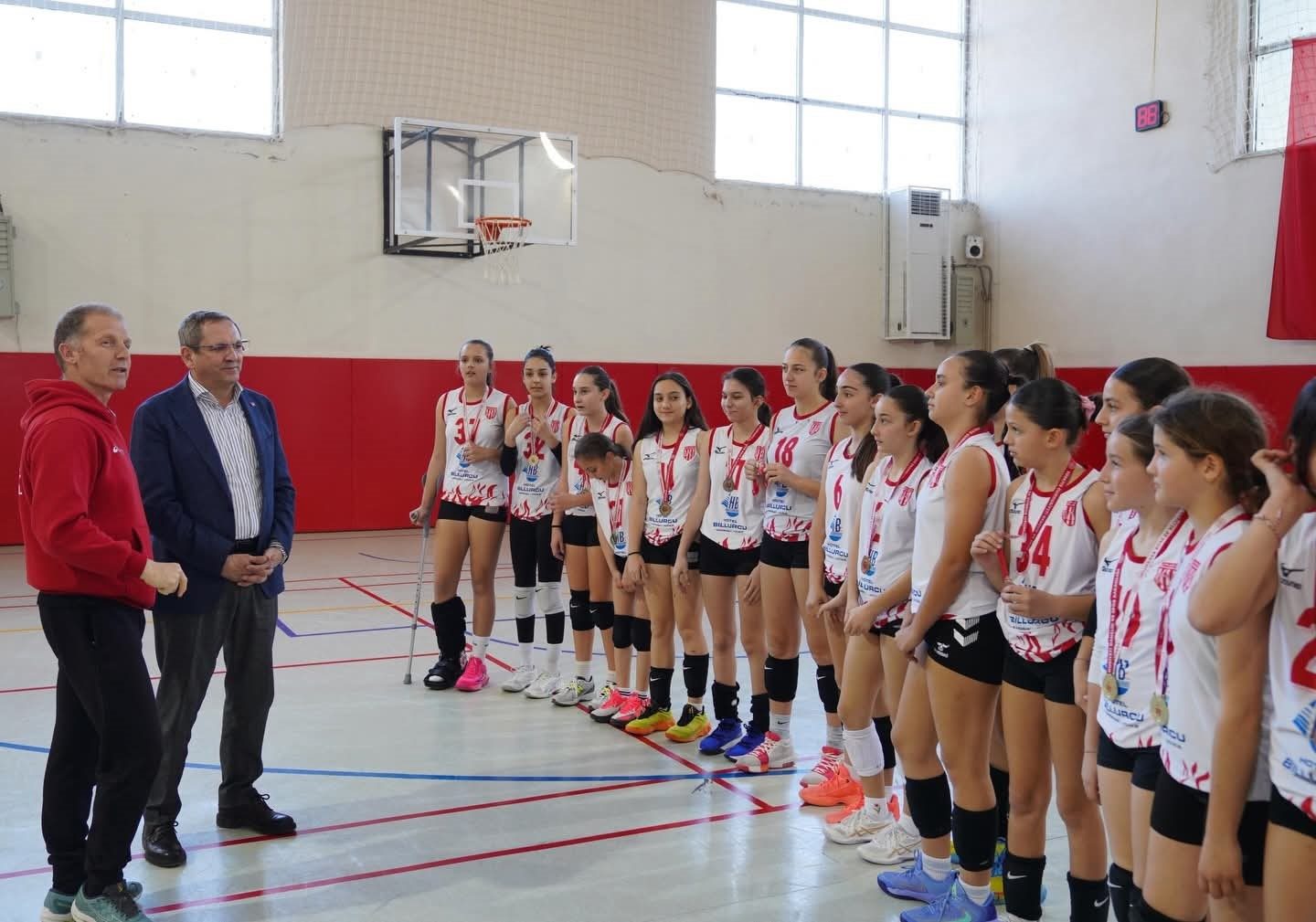 Ayvalıkgücü Belediyesporlu filenin sultanlarından büyük başarı