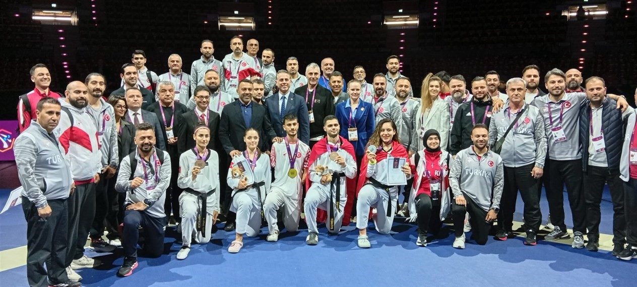Bakan Bak’tan milli taekwondocular için tebrik