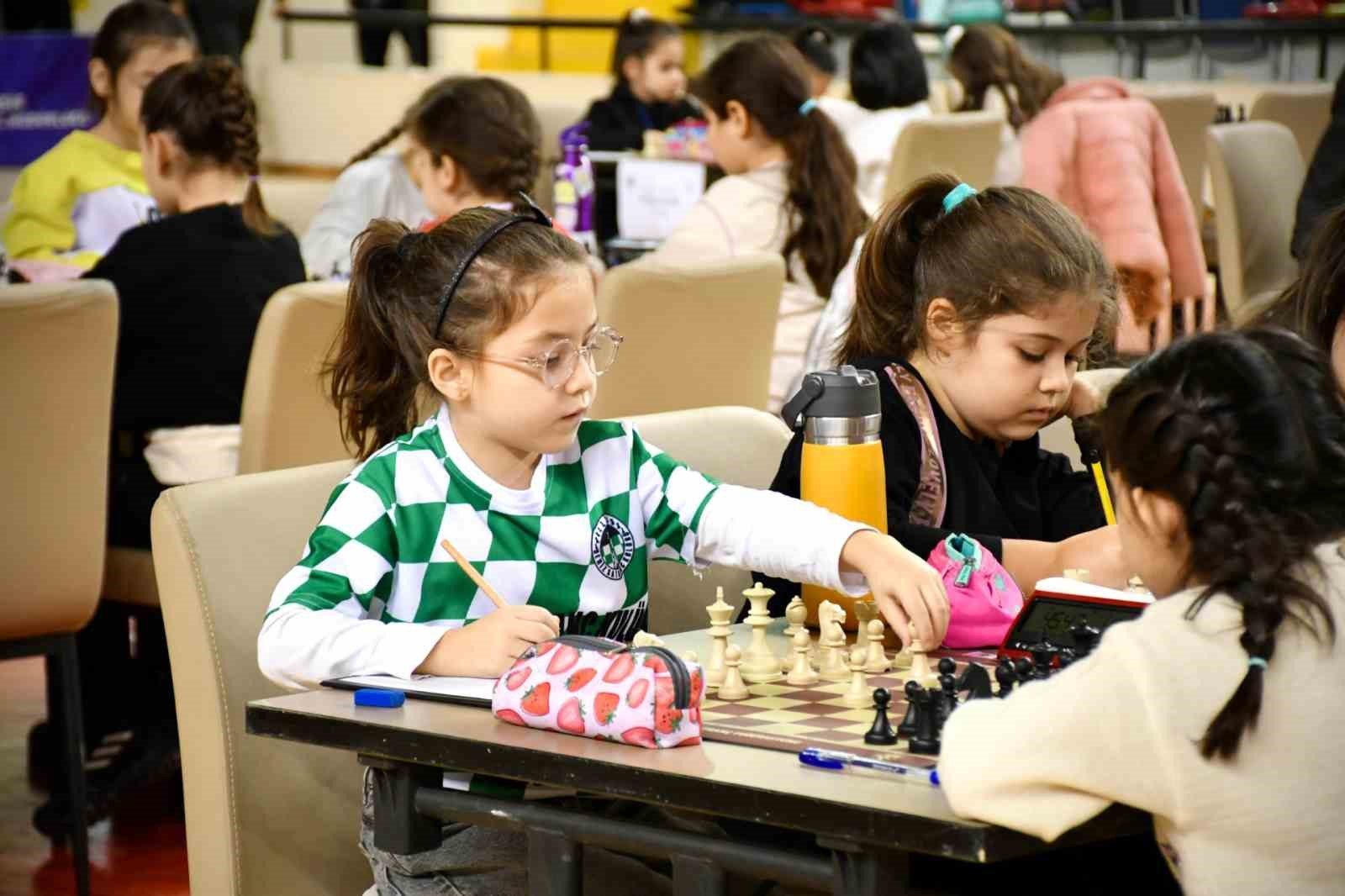 Balıkesir'de Beyin Jimnastiği Yarışı Yoğun İlgi Gördü