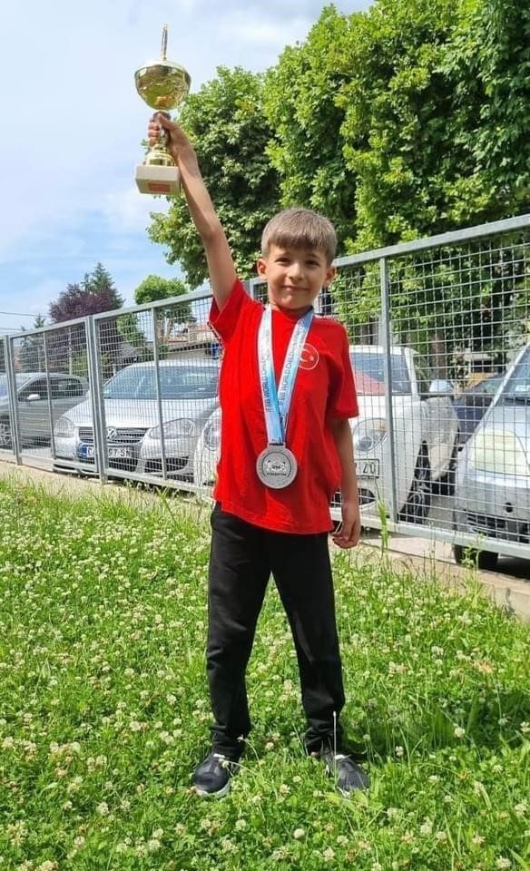 Balıkesir'in Minik Atleti Emrah Şenay, Dünya Podyumunda
