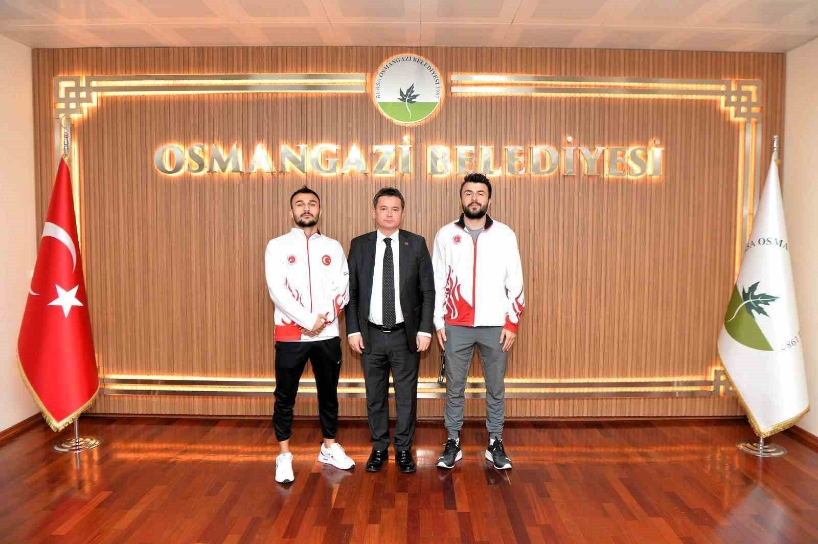 Başkan Aydın tarihi başarı yakalayan kardeşleri ağırladı