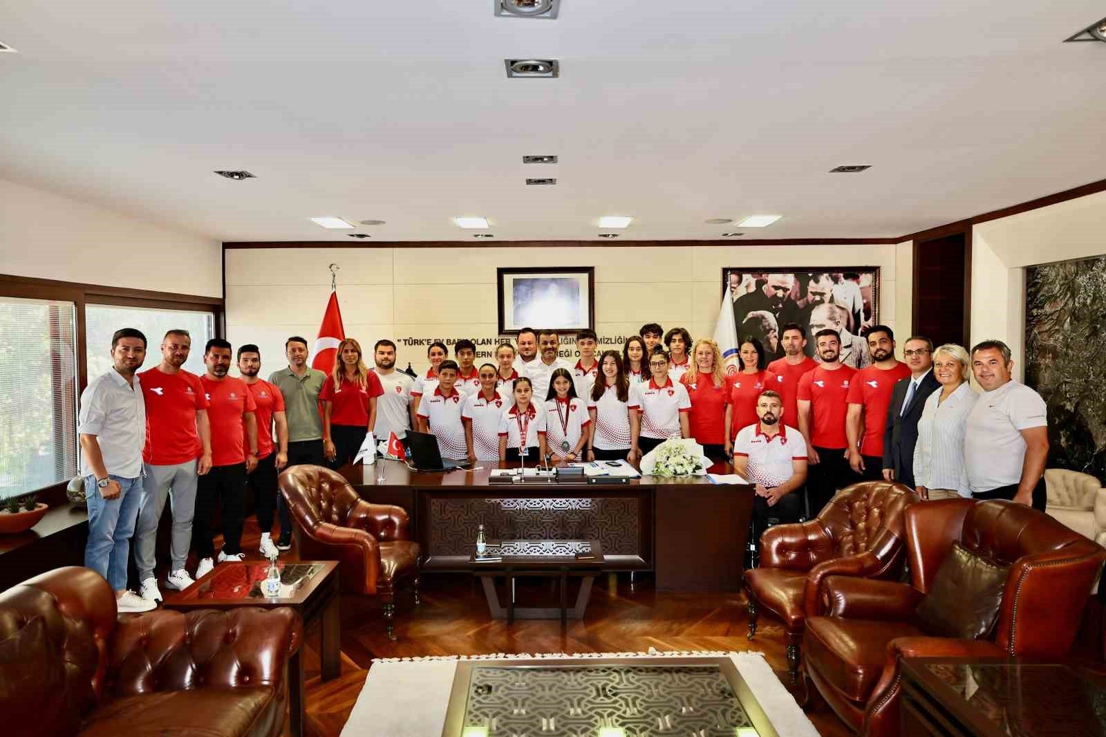 Başkan Çavuşoğlu, Milli Gururumuzla Buluştu