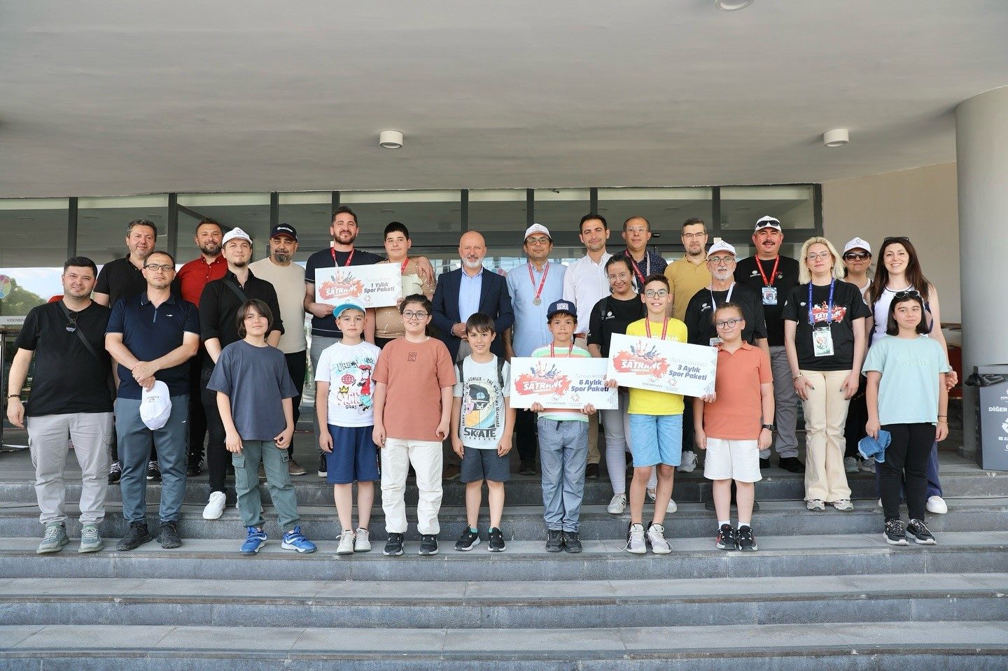 Başkan Çolakbayrakdar: "Çocuklarımızı aileleriyle buluşturacak programları artıracağız"