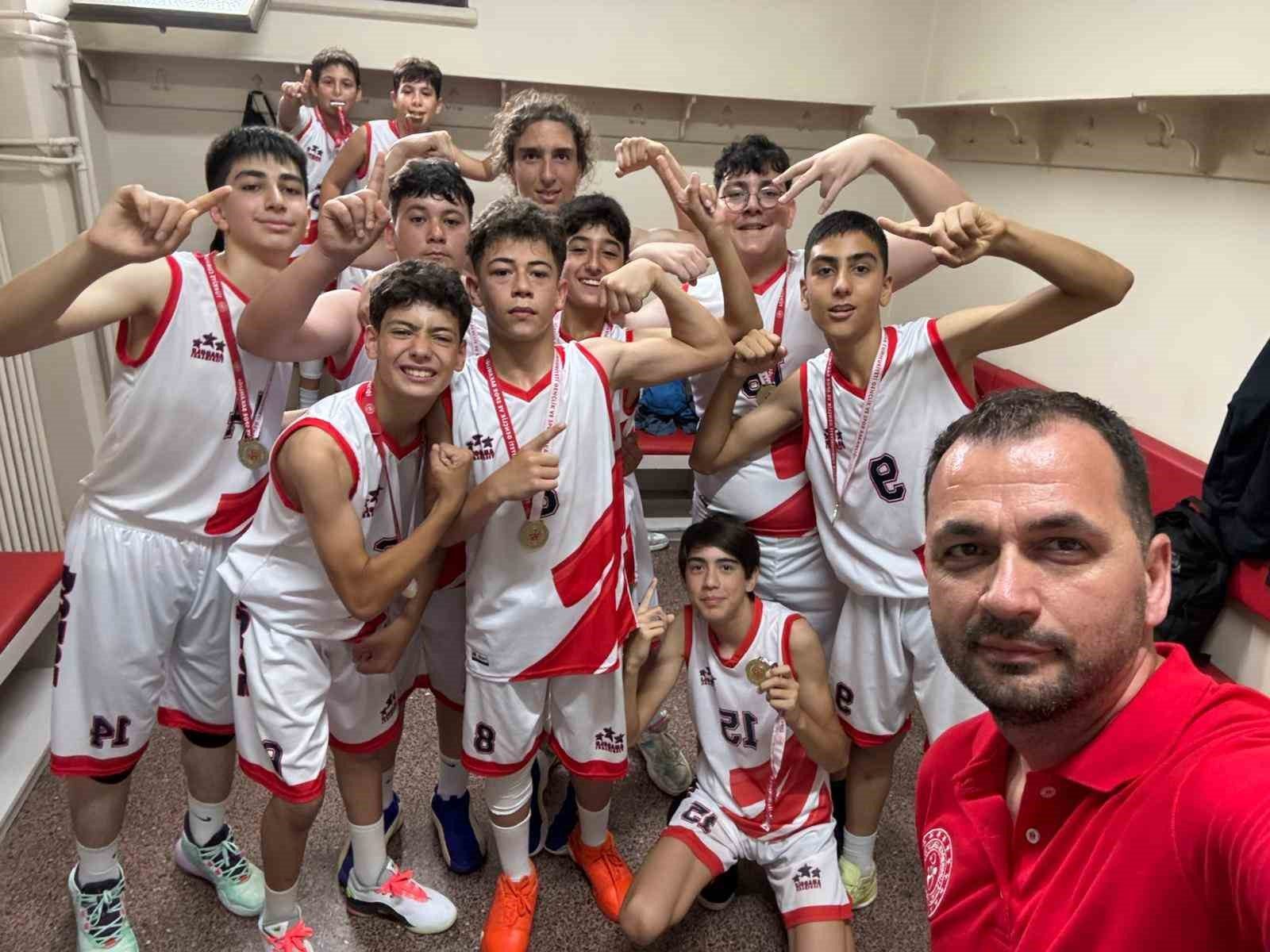 Basketbolda 2 şampiyon