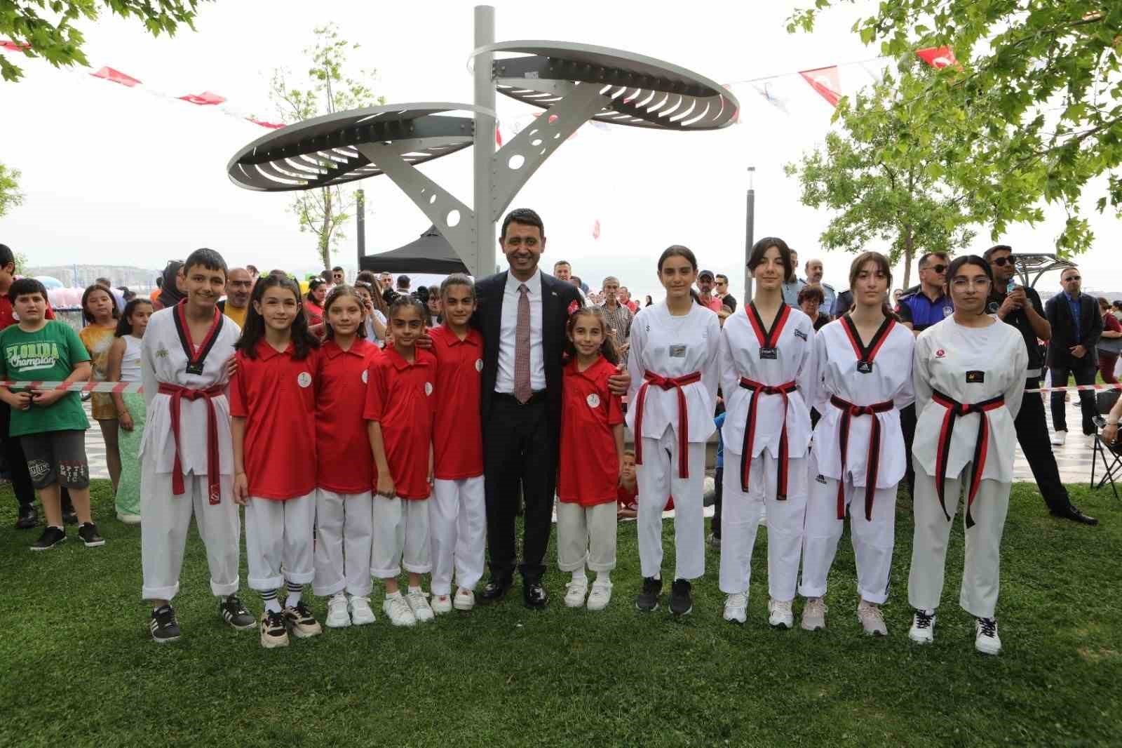 Bayraklı'da Kış Sporlarına Akın: Okullar Tıklım Tıklım!
