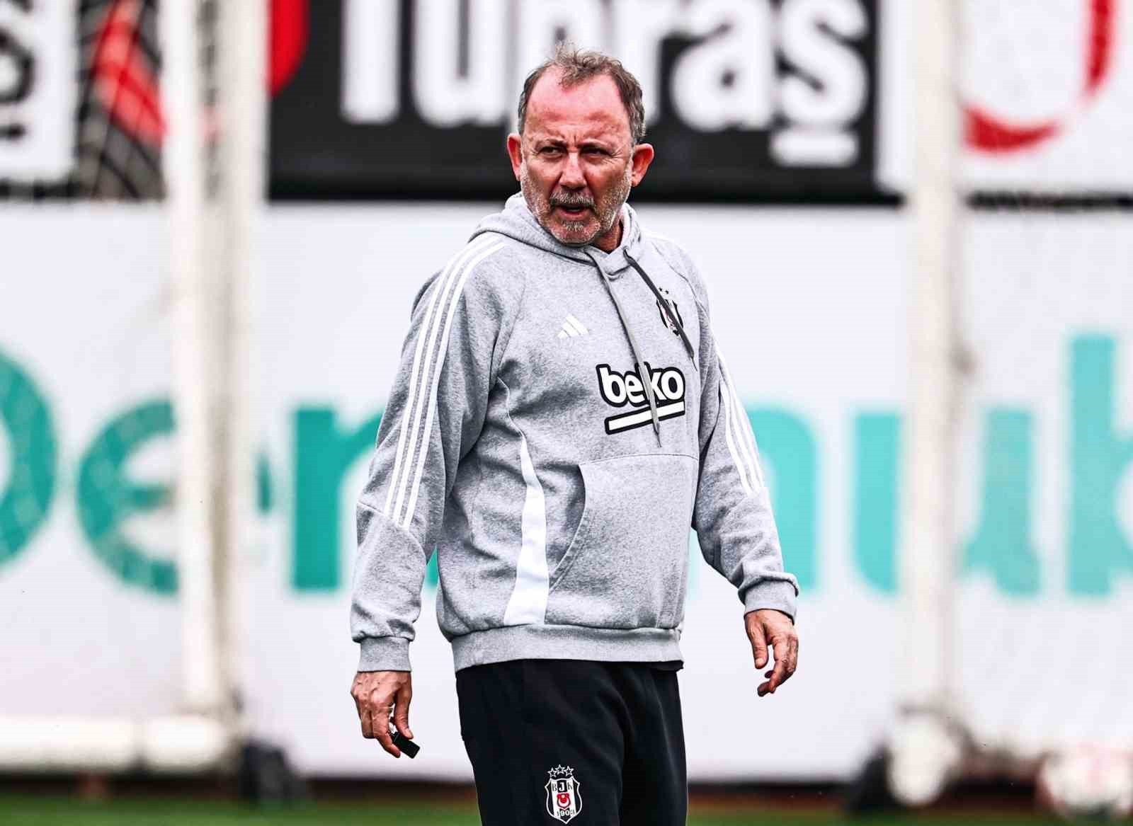 Beşiktaş 3 futbolcusundan eksik çalıştı
