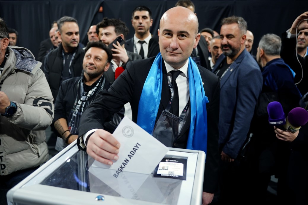 Başkanlık Adayı Yücel Sandık Başında