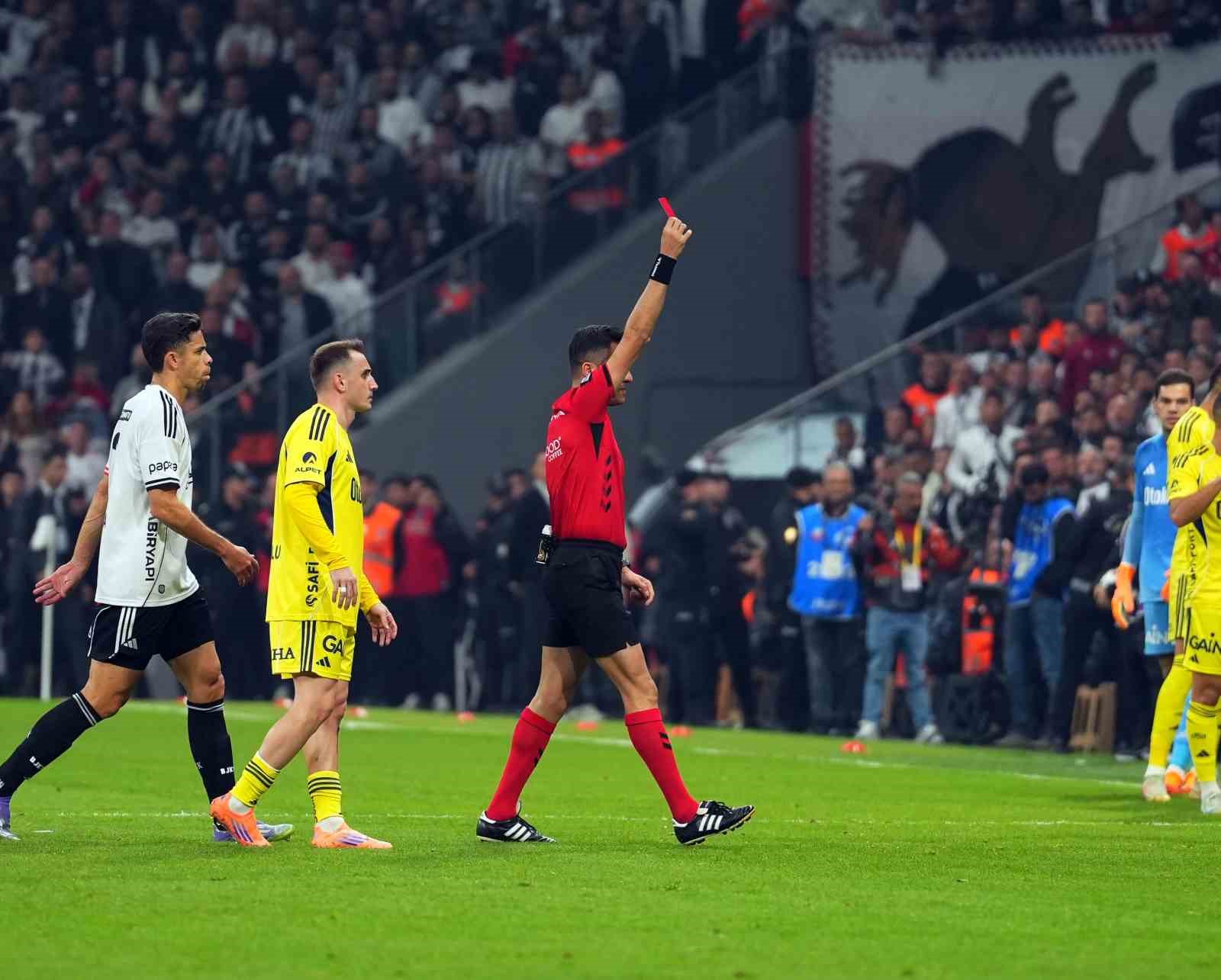 Beşiktaş’ın kaptanı Orkun Kökçü, Fenerbahçe derbisinde kırmızı kart gördü!