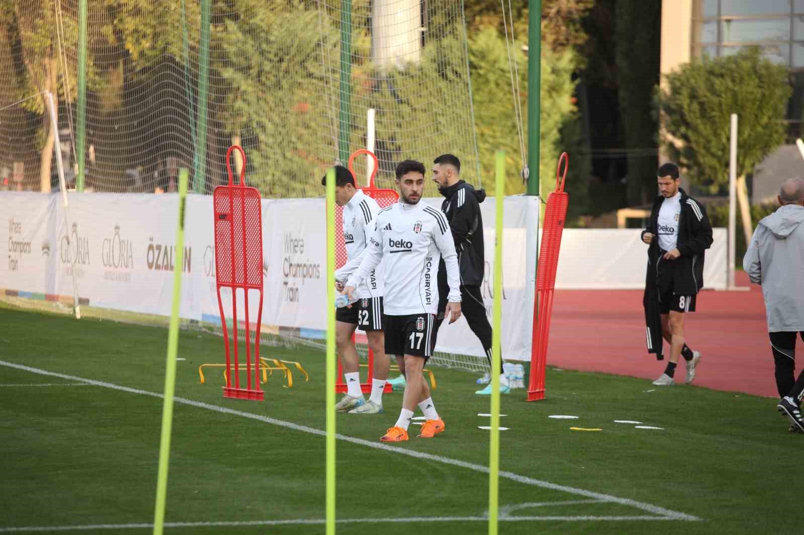Beşiktaş’ta devre arası çalışmalarını Antalya’da sürdürdü