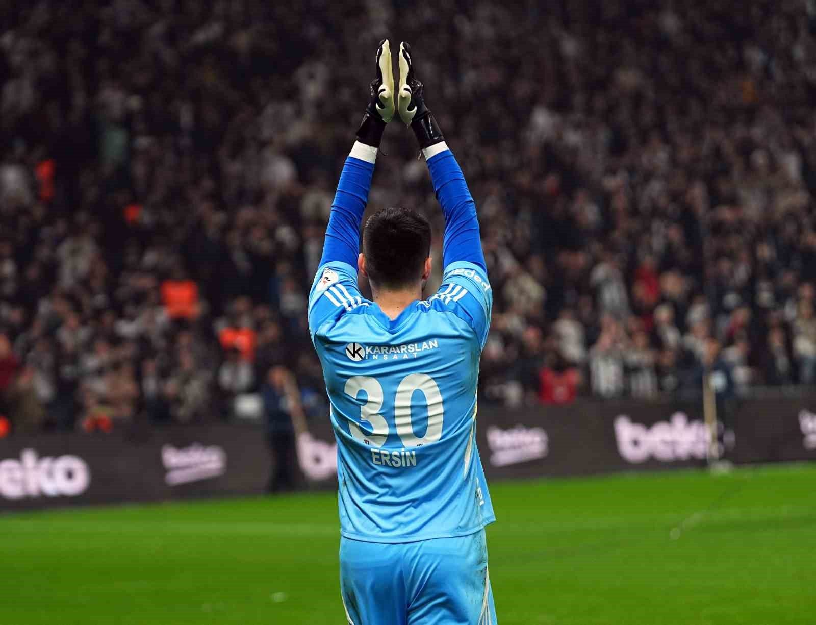 Beşiktaş taraftarından kaleci Ersin’e önce tepki, sonra destek