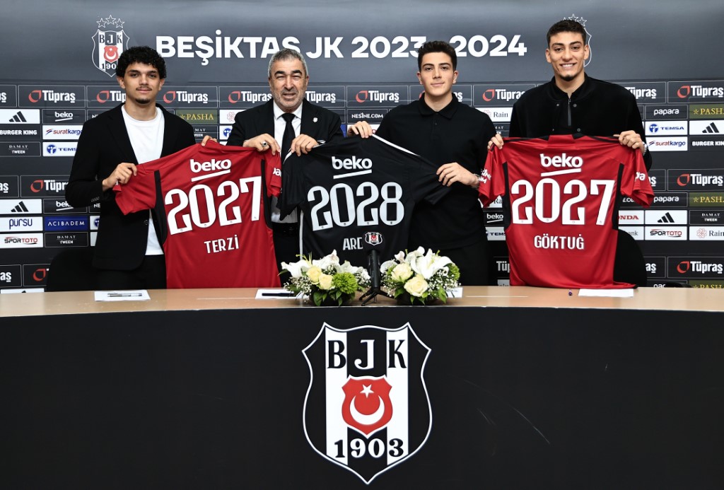 Beşiktaş, Tayyip Talha Sanuç ile 3 genç futbolcusunun sözleşmesini yeniledi