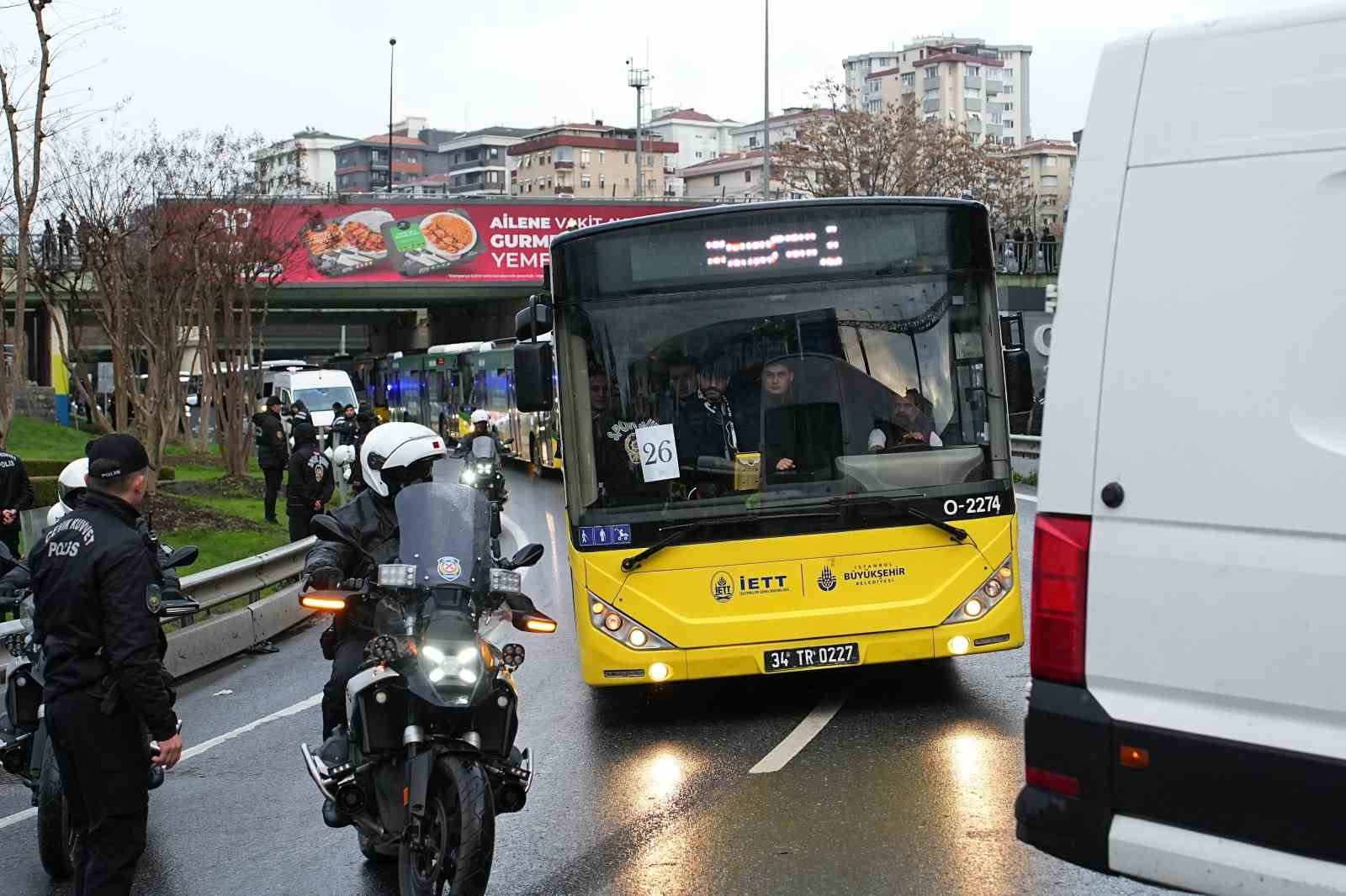 Beşiktaşlı taraftarlar Kadıköy’e geldi