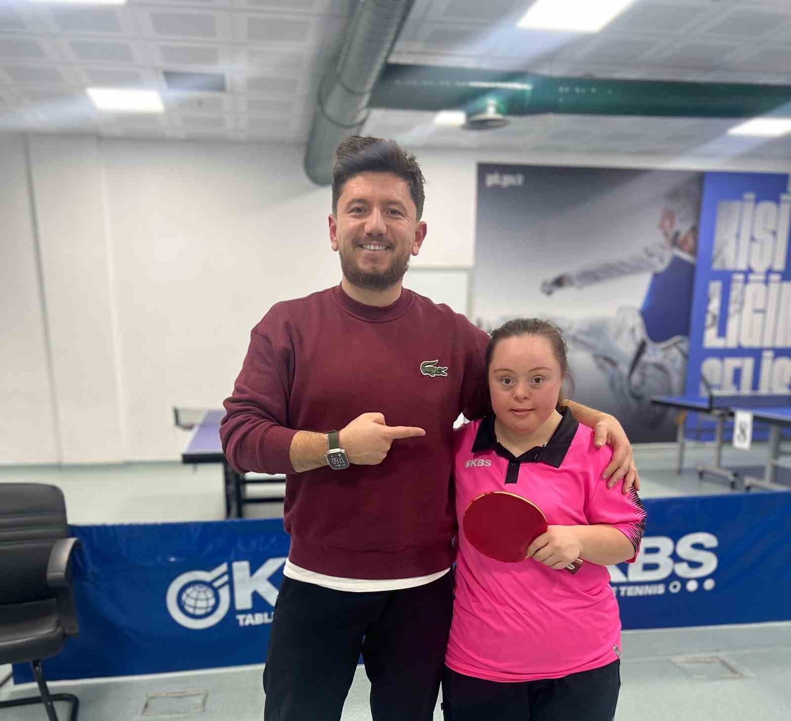 Down Sendromlu Bilecikli Sporcu Zeynep, Masa Tenisinde Zirveye Ulaştı