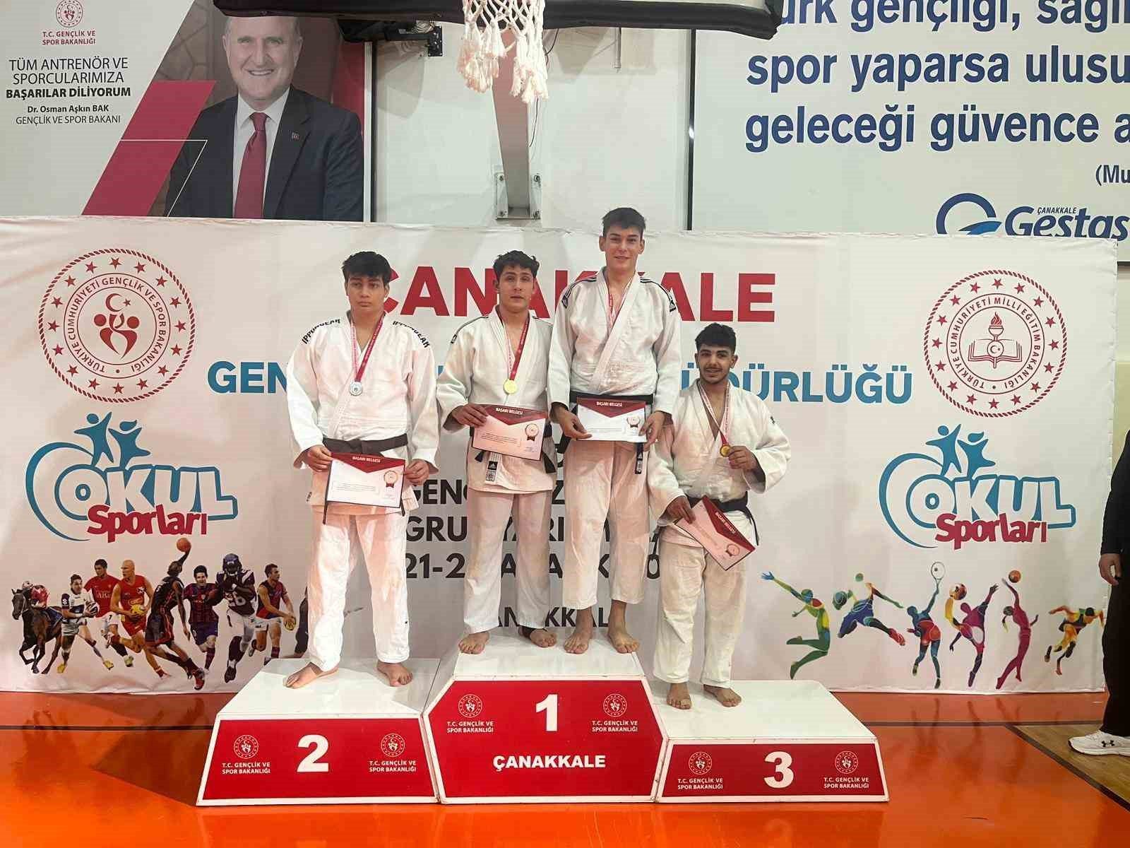 Çanakkale'de Bilecikli Gençler Altın Madalya Topladı