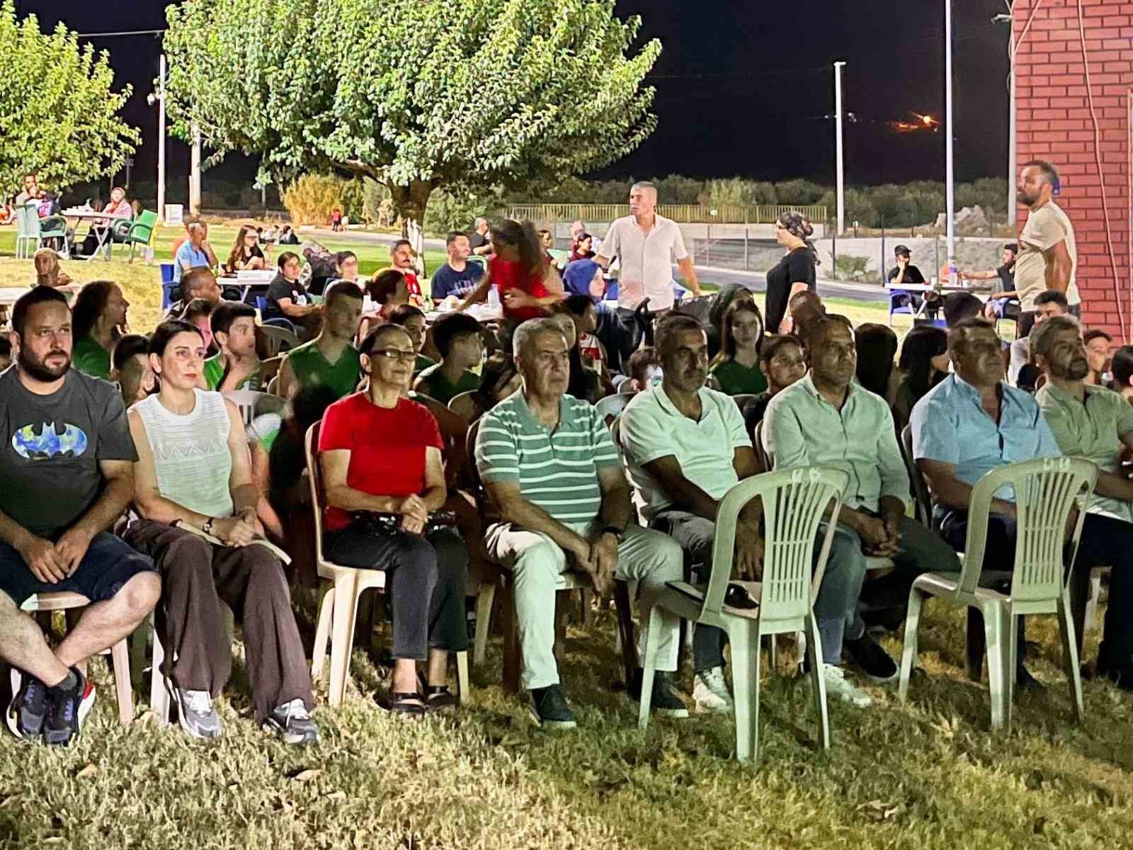 Buharkent’te Ay Yıldızlı coşku birlikte yaşandı
