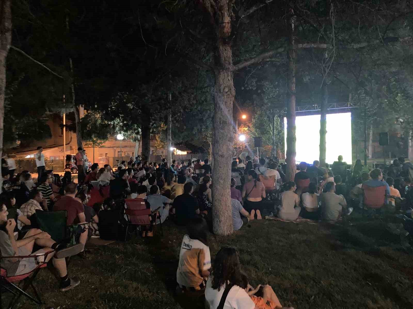 Burdur'da Milli Maç Coşkusu Dev Ekrandan Yansıdı