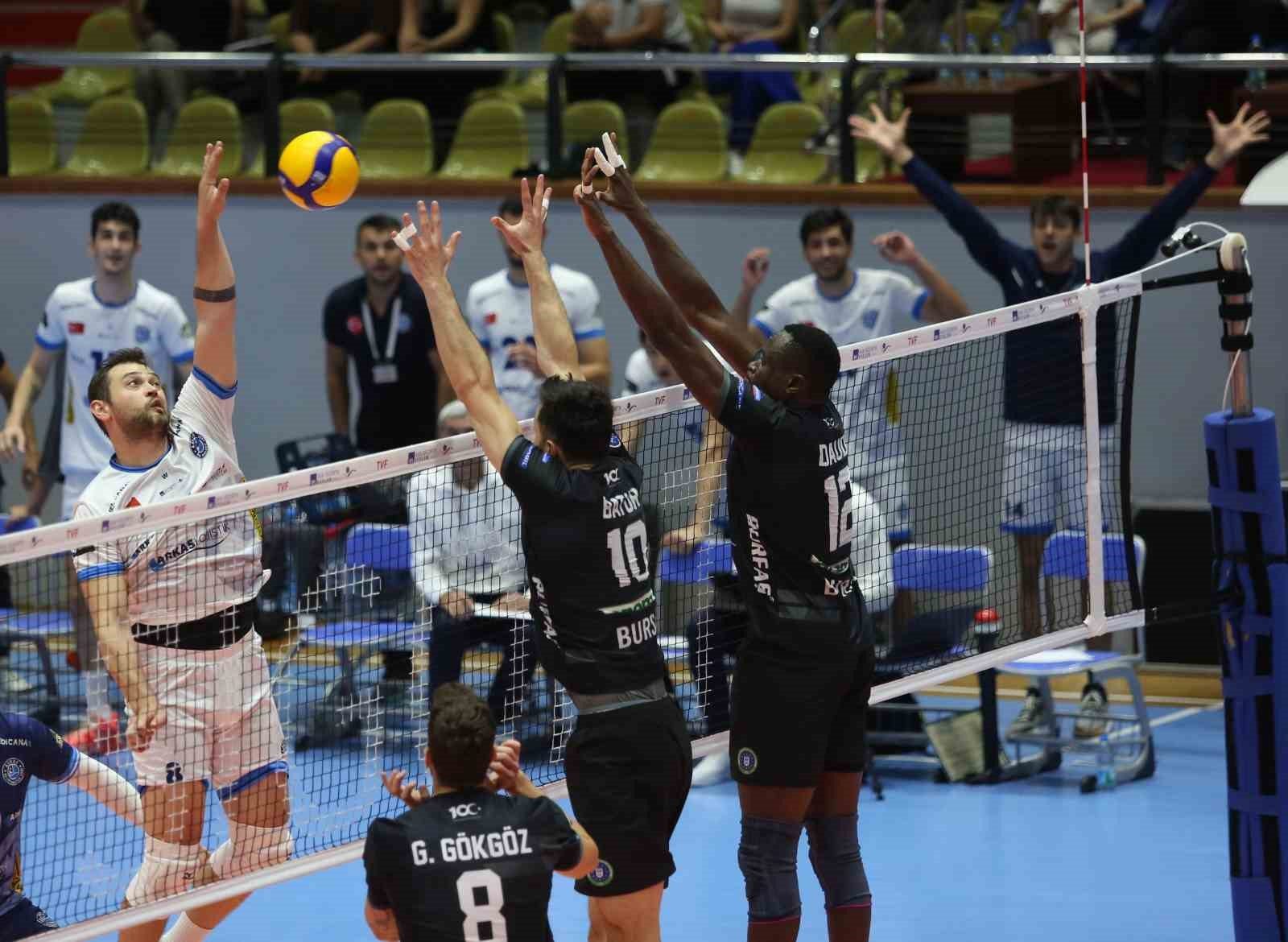 Bursa'da Efeler Ligi heyecanı Fenerbahçe derbisiyle başlıyor
