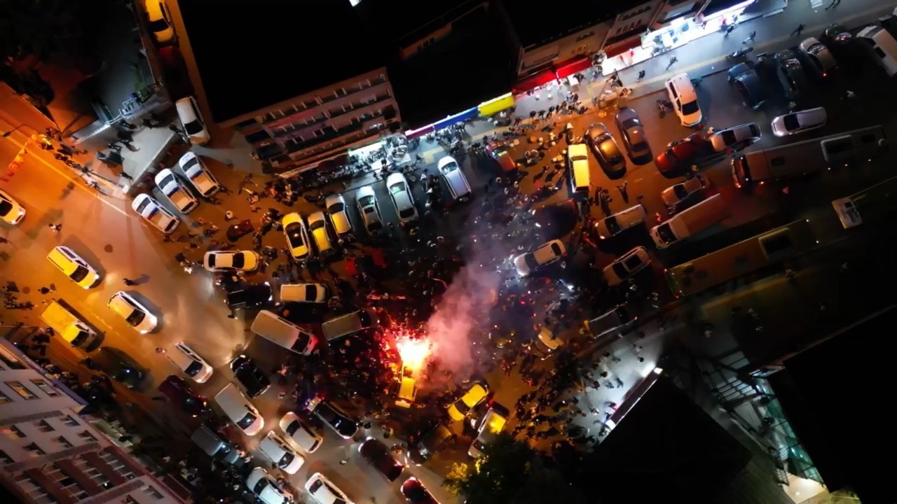Galatasaray Taraftarlarının Bursa’daki Coşkusu Gökyüzünden Yakalandı