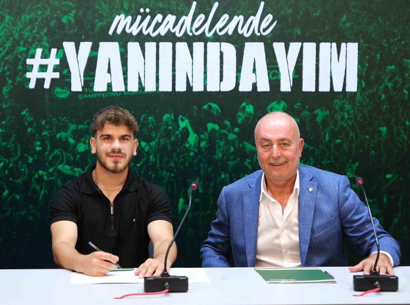 Timsah, Bilal'le yola devam!