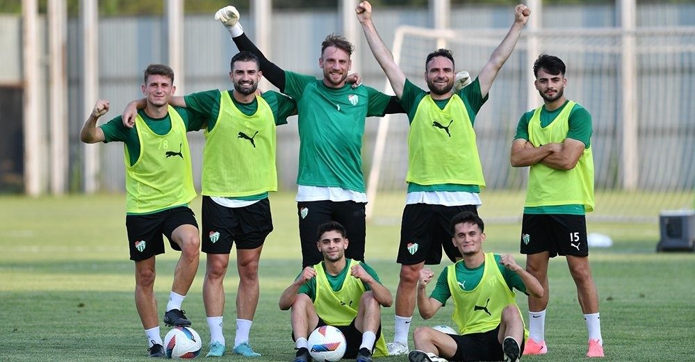 Bursaspor'un Dar Alan Baskı Uygulamasıyla Rakipleri Kıskaç Altına Alması Hedefleniyor