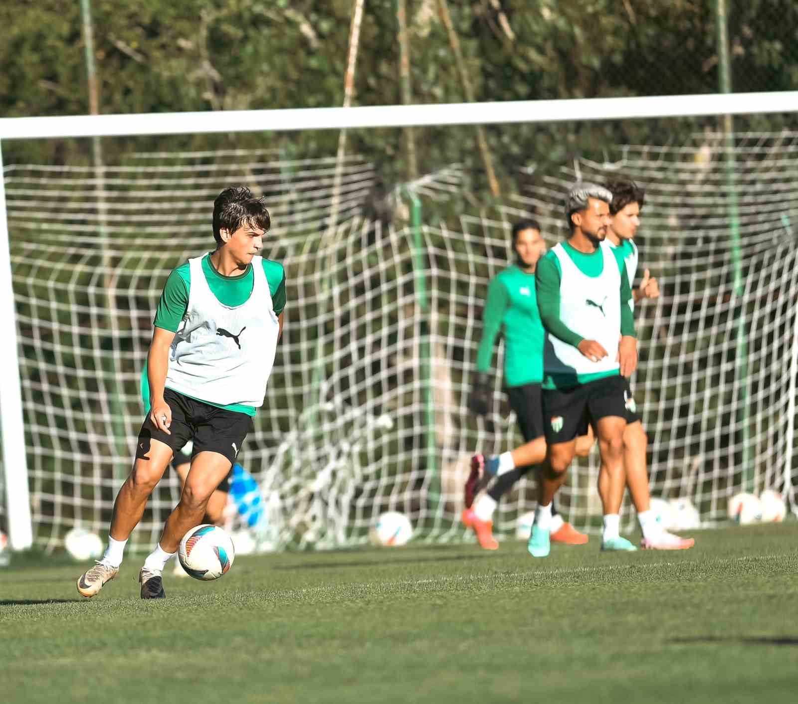 Bursaspor'da Son Antrenman Taktik Çalışmasına Ayrıldı