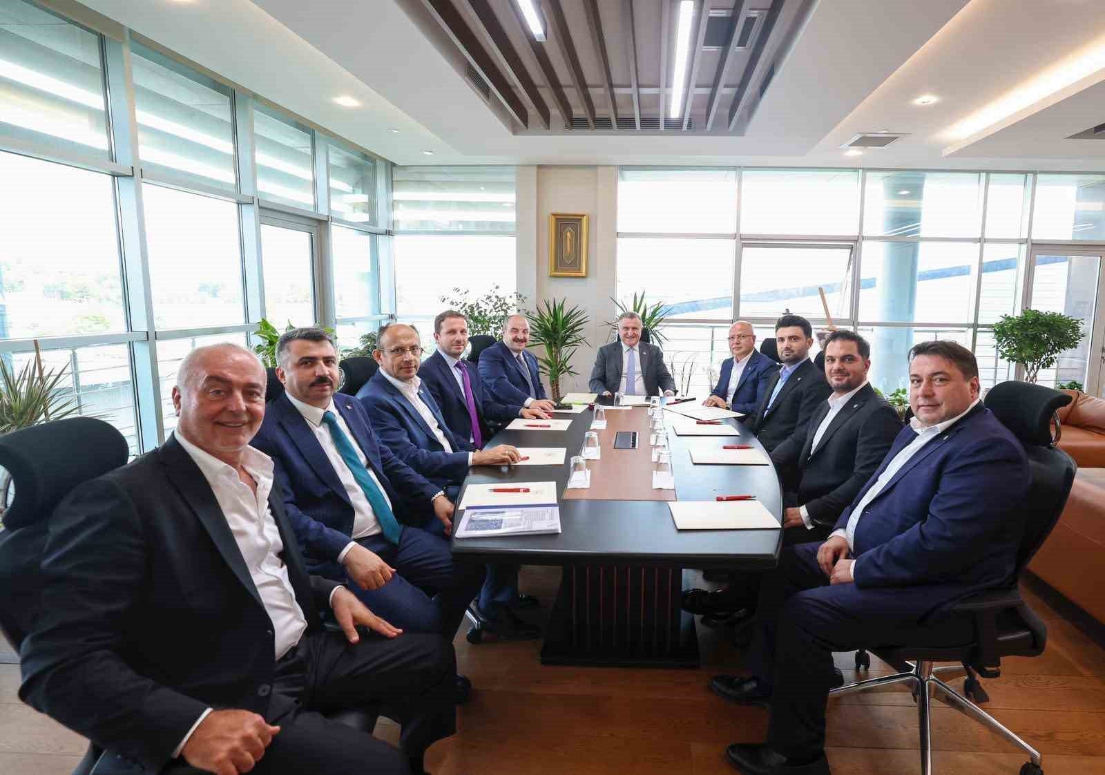 Bursasporlu Yönetimden Bakana Ziyaret