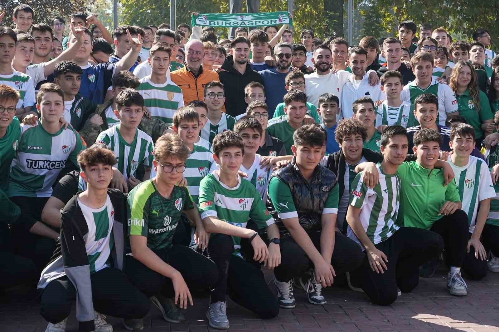 Bursasporlular Öğrencilerle Saha Dışında