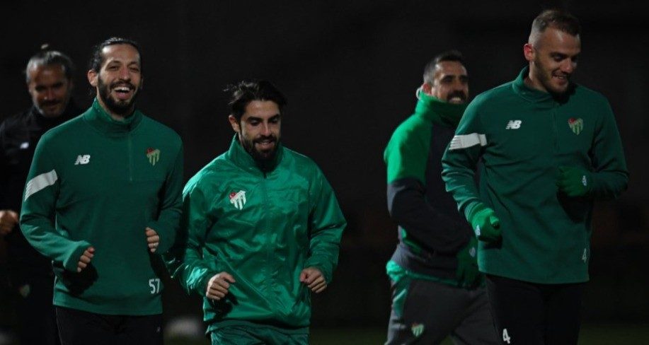 Bursaspor’un Antalya kampı başladı