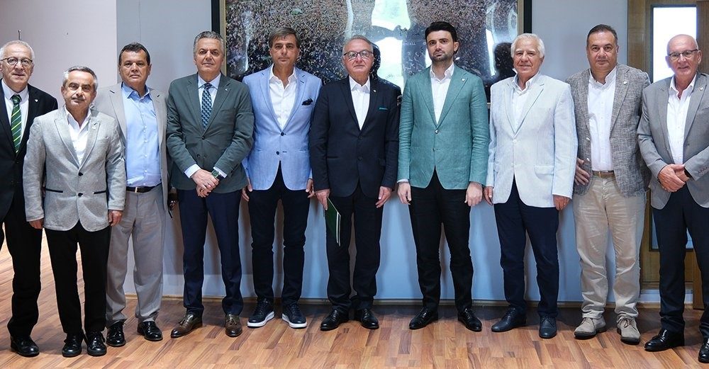 Bursaspor'un Divan Başkanı Tuzlacıoğlu, Kulüpte İlk Adımlarını Attı