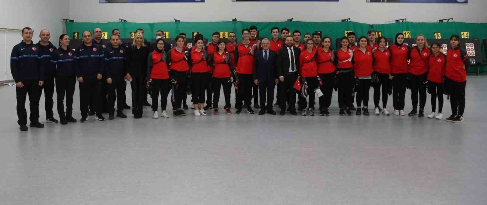 Belediye Başkanı'ndan Milli Okçulara Tebrik