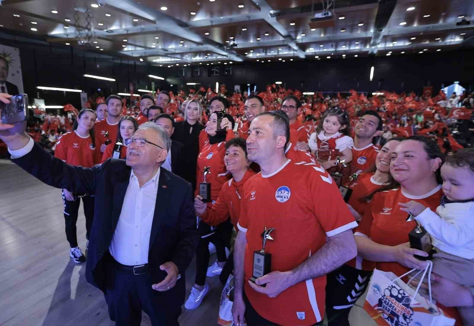 Büyükşehir, 2025 yılında 842 bin sporseveri buluşturdu: Sporun merkezi Kayseri