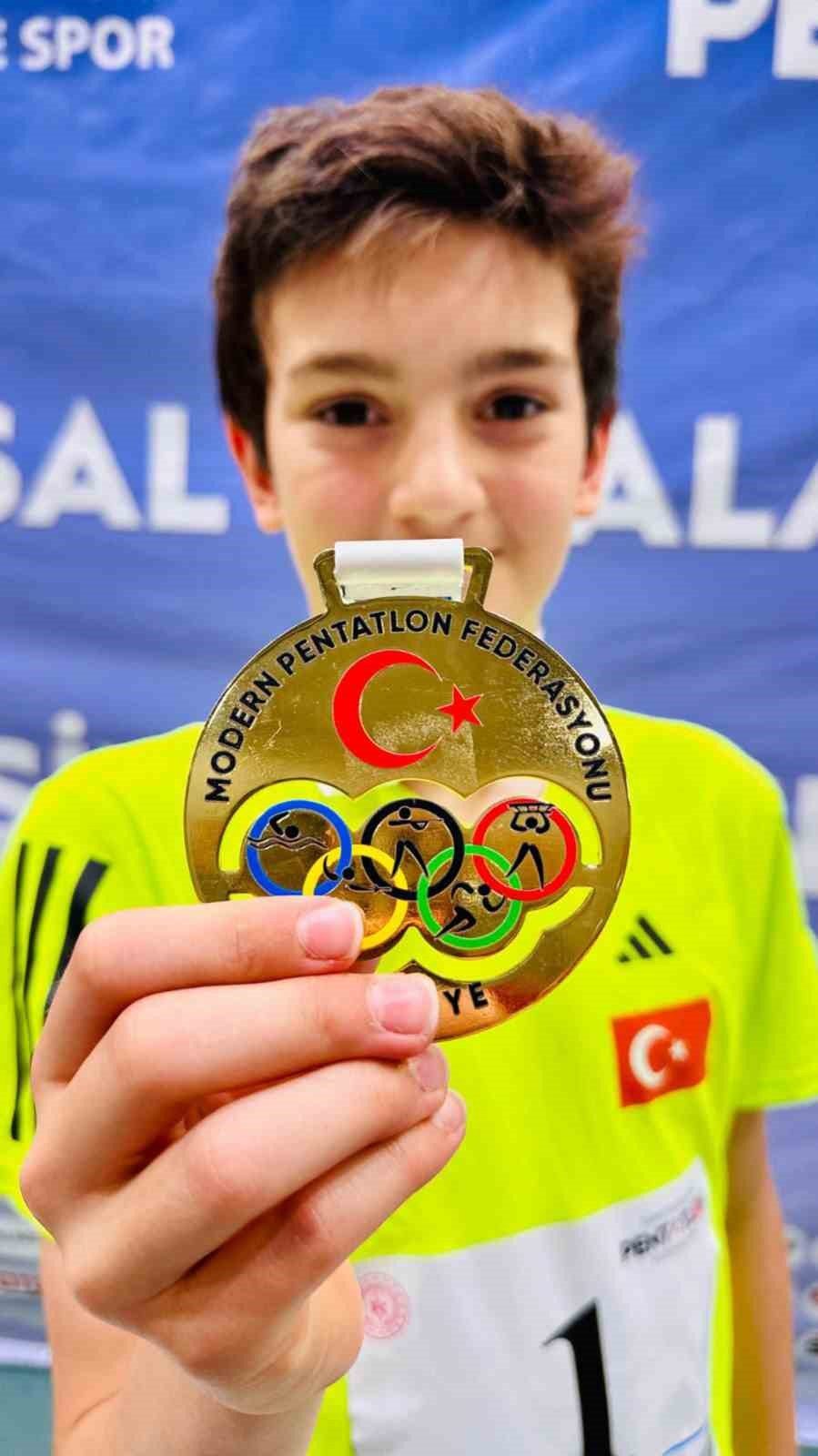 Büyükşehir sporcusu, üç şampiyonada da zirveyi bırakmadı