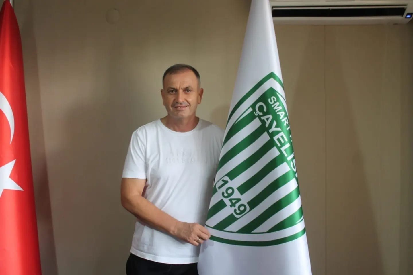 Rüzgârın Şehrinde Yeni Bir Rüzgâr: Çayelispor, Vesiy Kanber ile Yelken Açıyor