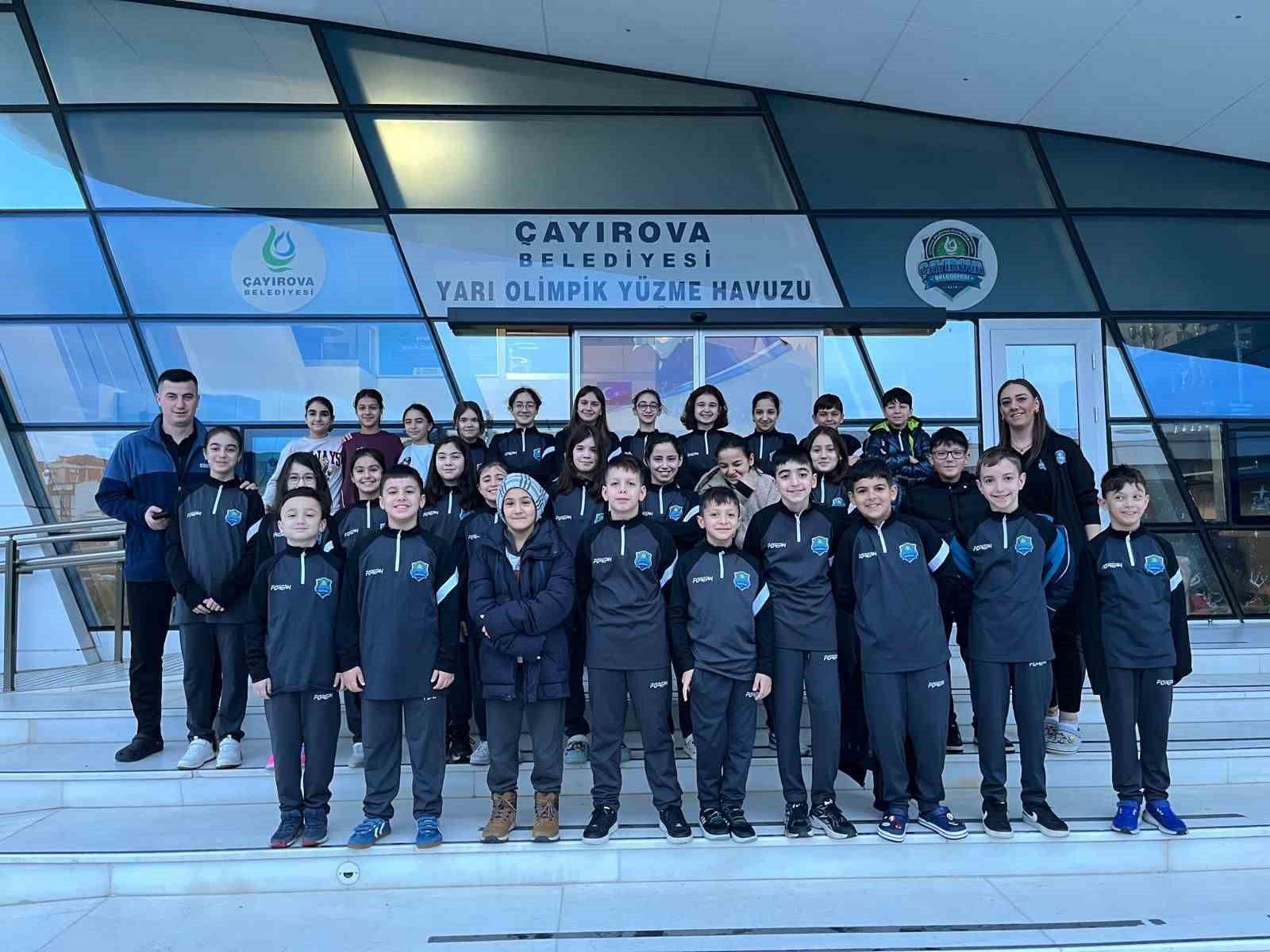Çayırovalı yüzücüler yarışlardan 27 madalyayla döndü