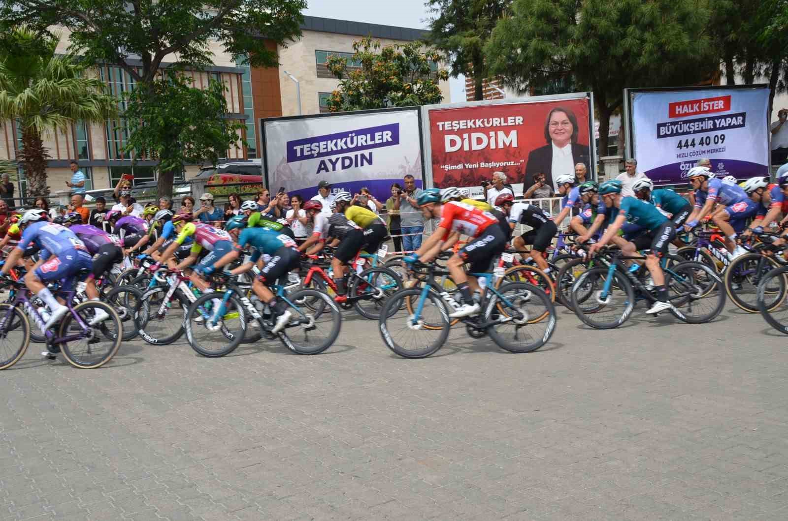 Cumhurbaşkanlığı Bisiklet Turu’nda bisikletçiler Didim’de karşılandı