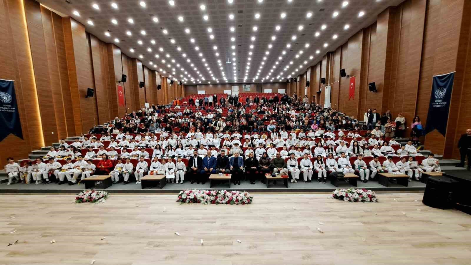 Denizli'de 170 Karate Ustası Kemer Yükseltti