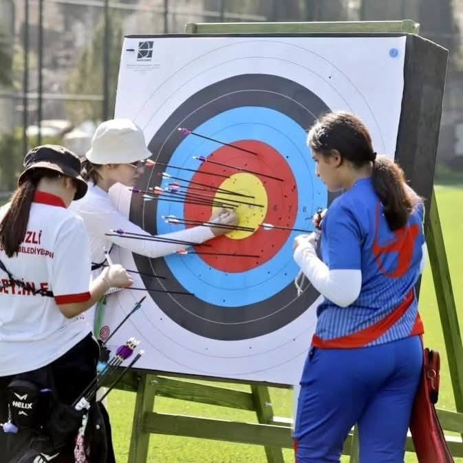 Denizli’nin Okçuları Hedefi Tam On İkiden Vurdu