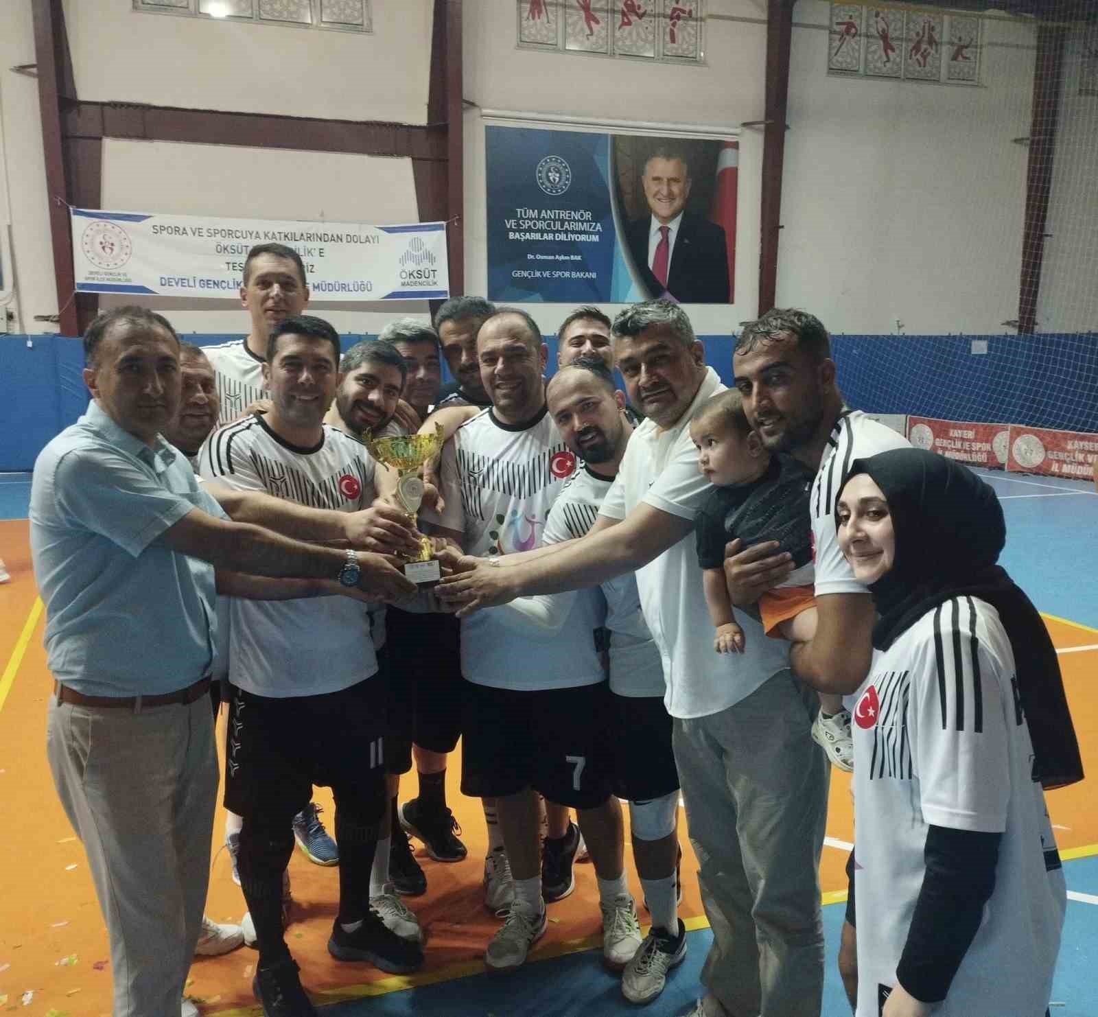 Develi’de voleybol coşkusu