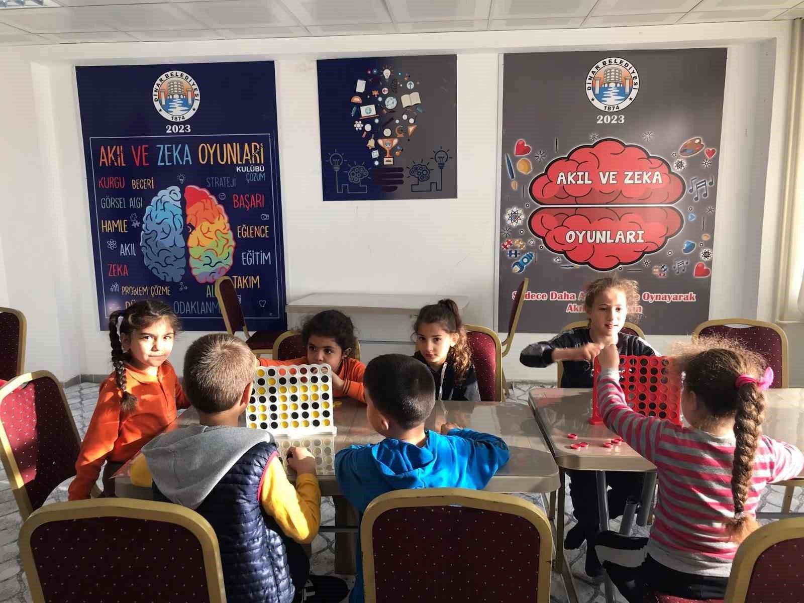 Dinar’da akıl zeka oyunları eğitimi devam ediyor