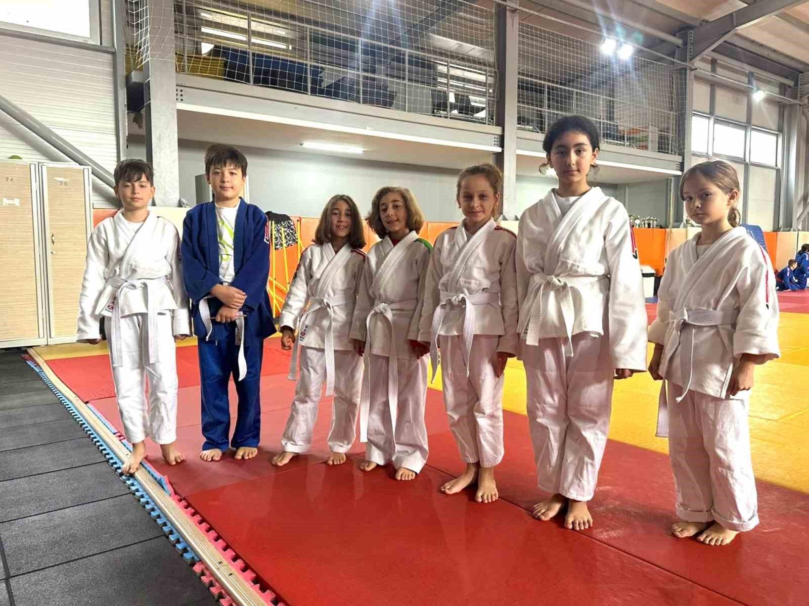 Düzceli judoculardan gururlandıran başarı