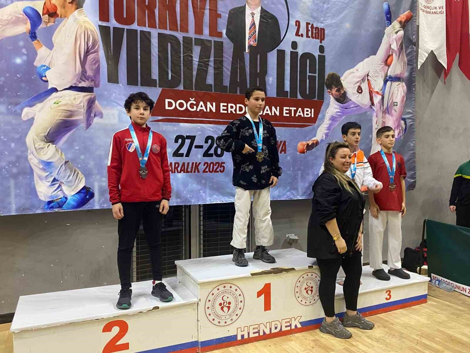 Düzceli karateciler madalyalarla döndü