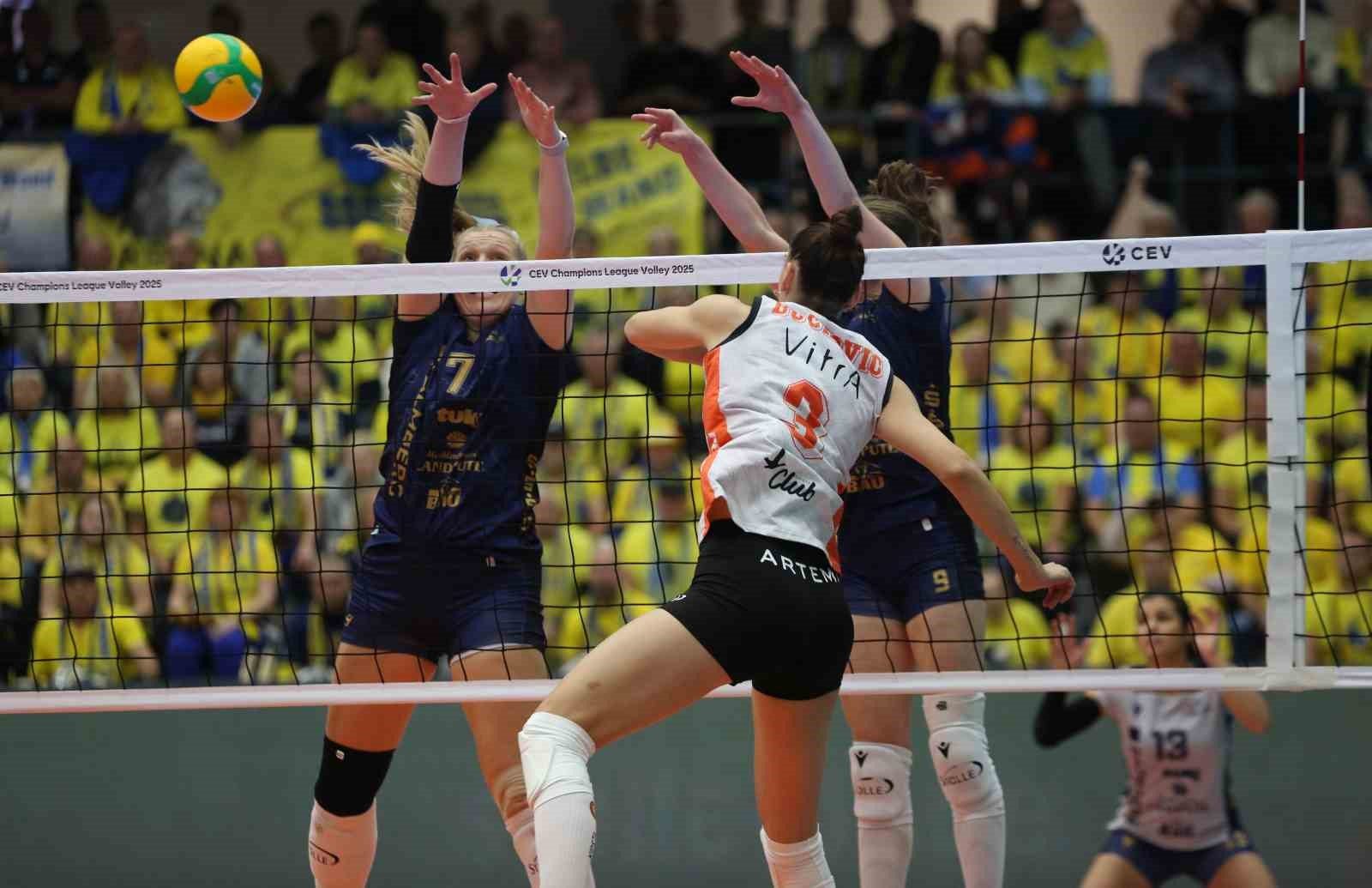 Almanya'da Eczacıbaşı'nın Dinamit Servisi