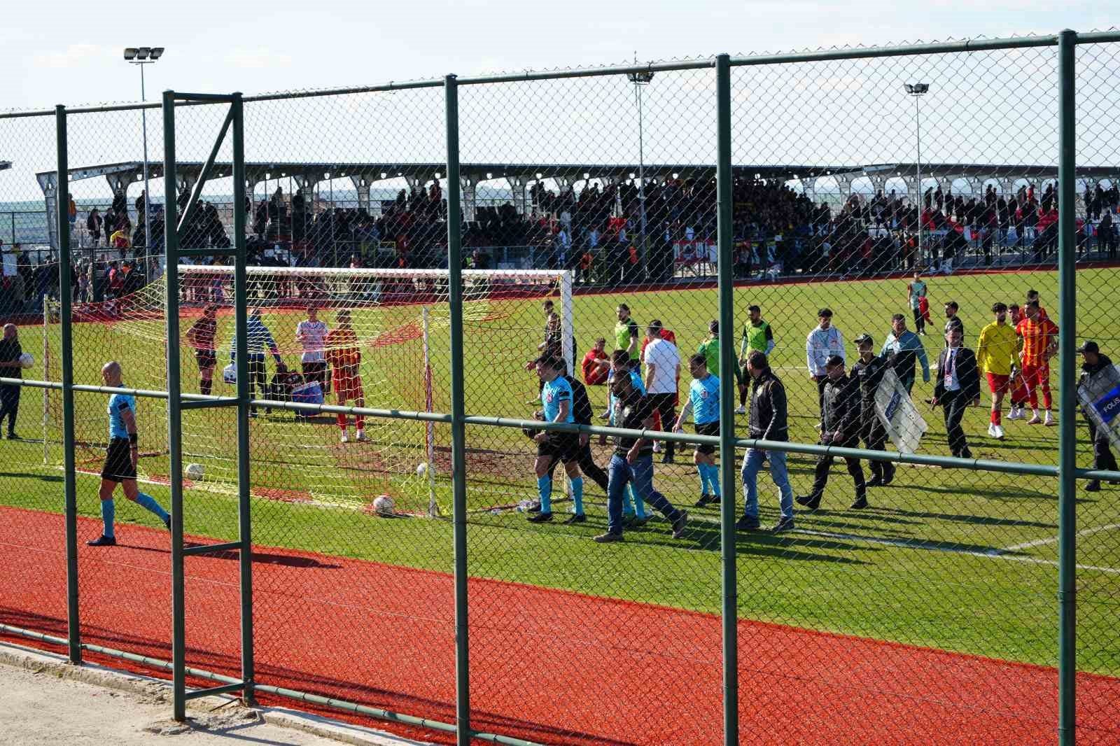 Edirnespor - Büyükçekmece Tepecikspor maçında gerginlik yaşandı