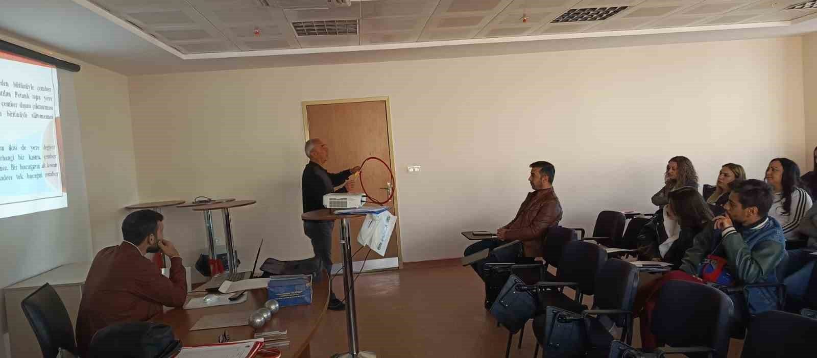 Elazığ'da Bocce Hakemlerinin Geleceği Sahalarda Şekilleniyor
