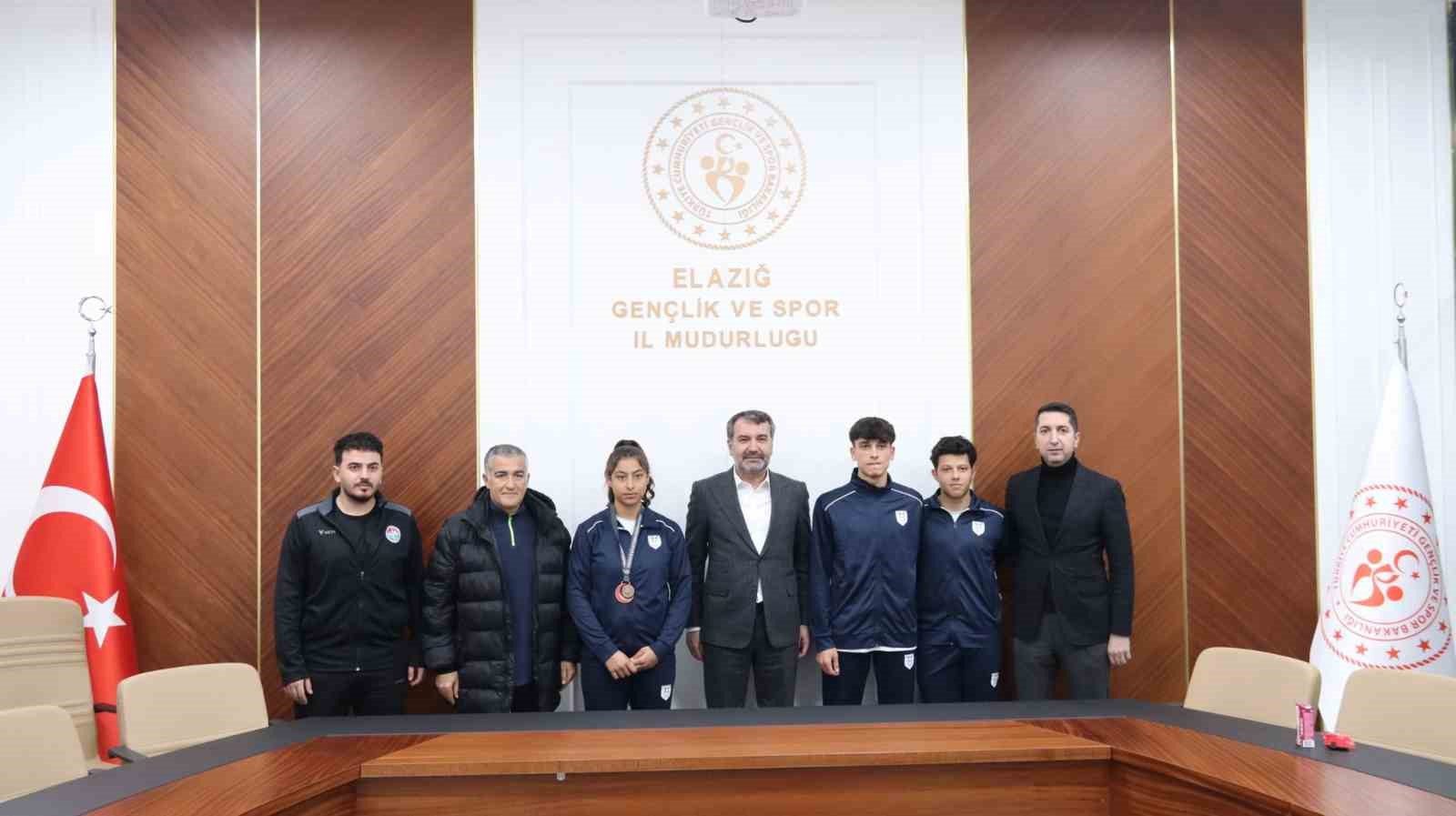 Elazığ'ın Genç Sporcuları Enka'ya Yol Aldı