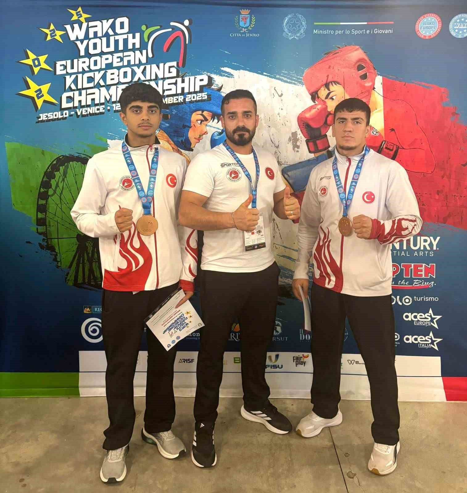 Elazığlı sporcular Avrupa’dan bronz madalya ile döndü