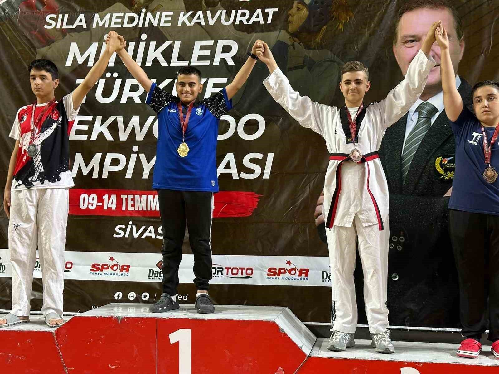 Türkiye'nin Yükselen Yıldız Atleti Emir Haktan Aktepe Podyumda